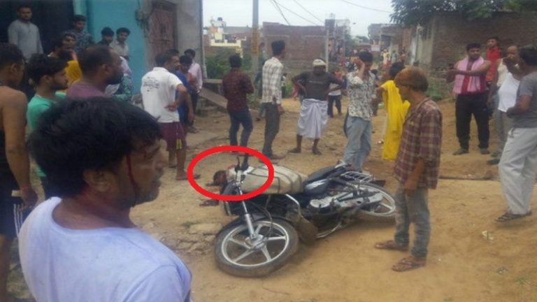 अखबार वाले मन्नूलाल वैष्णव ने माँगे बकाया 300 रुपए, रफीक खान ने कुल्हाड़ी से काट डाला