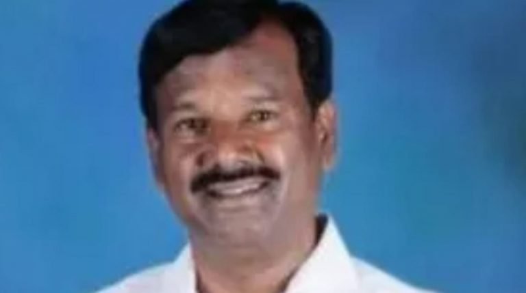 कर्नाटक में भाजपा सांसद को गाँव में घुसने से रोका, कहा दलित है, नहीं आ सकता