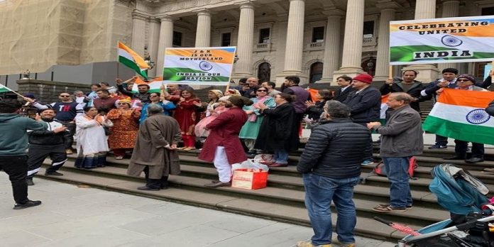 मेलबर्न में प्रदर्शन