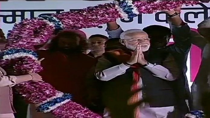 मोदी का पालम हवाई अड्डे पर भव्य स्वागत