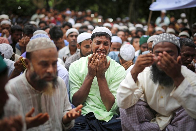 बांग्लादेशी या रोहिंग्या इस देश का नहीं है, उसकी पहचान कर, अलग करना समय की माँग