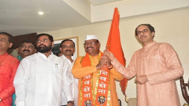 पूर्व कॉन्ग्रेसी मंत्री अब्दुल सत्तार शिवसेना में शामिल, कहा- पिछले 5 वर्षों से शिवसेना किसानों की लड़ाई लड़ रही है