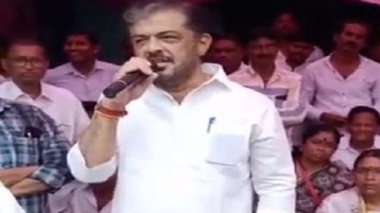घर के बाहर भाजपा का झंडा दिखा तो दिन में तारे दिखा दूँगा: कॉन्ग्रेस MLA
