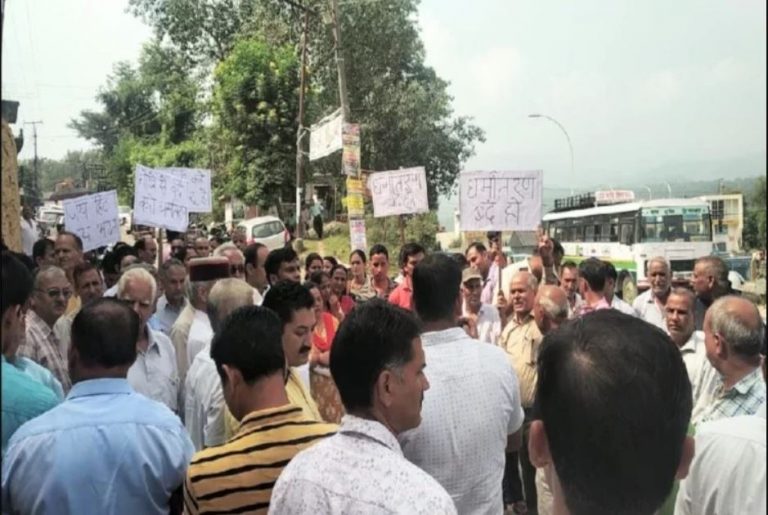 प्रार्थना सभा के बहाने ईसाई मिशनरियों ने किया ग़रीबों के धर्मान्तरण का प्रयास, विहिप ने जताया ऐतराज