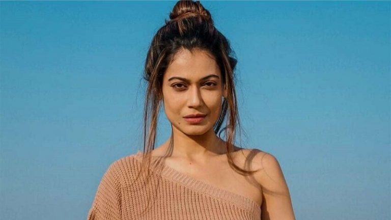 नेहरू खानदान, अवैध संबंध और शादियों को लेकर पायल रोहतगी ने फैलाई अपुष्ट जानकारी, FIR दर्ज