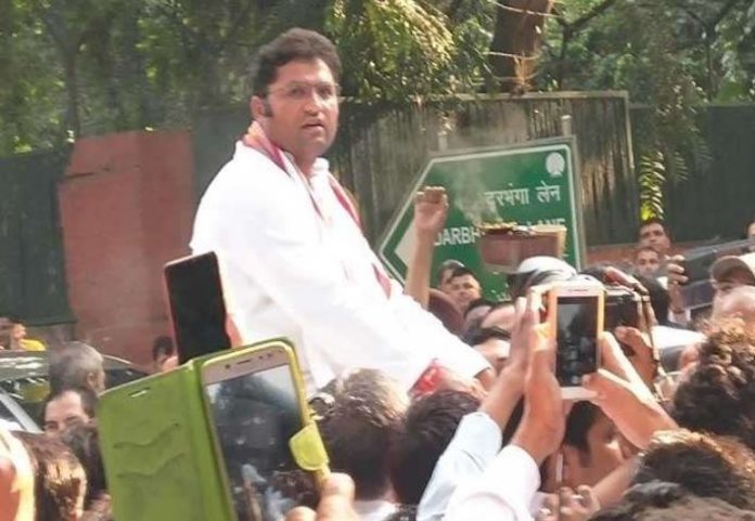 समर्थकों के साथ तंवर