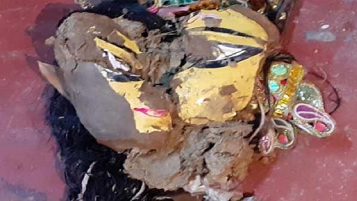 खंडित दुर्गा प्रतिमा