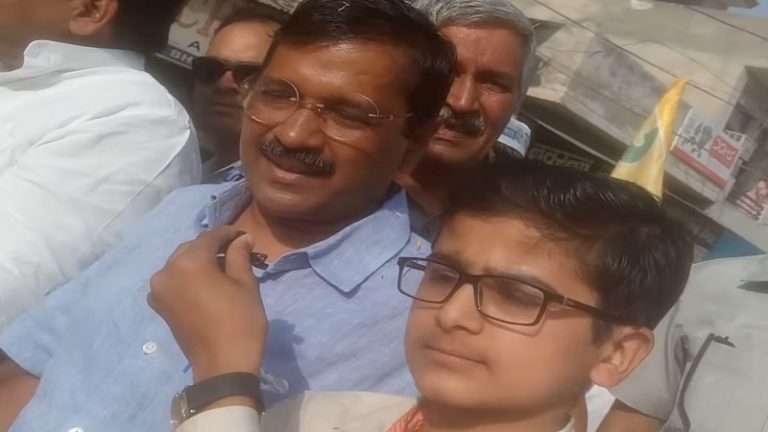 इस ‘बाल पत्रकार’ की राजनीतिक समझ से हैरान रह जाते हैं नेता, ले चुका है कई दिग्गजों का इंटरव्यू