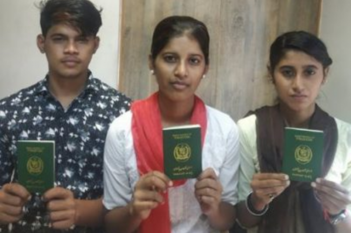 Pak हिन्दू बच्चों को स्कूल में दाखिला न देने पर HC ने जारी किया दिल्ली सरकार को नोटिस