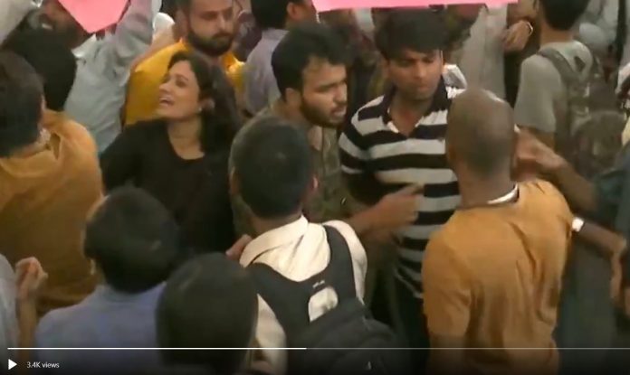 लेफ्ट बनाम राइट