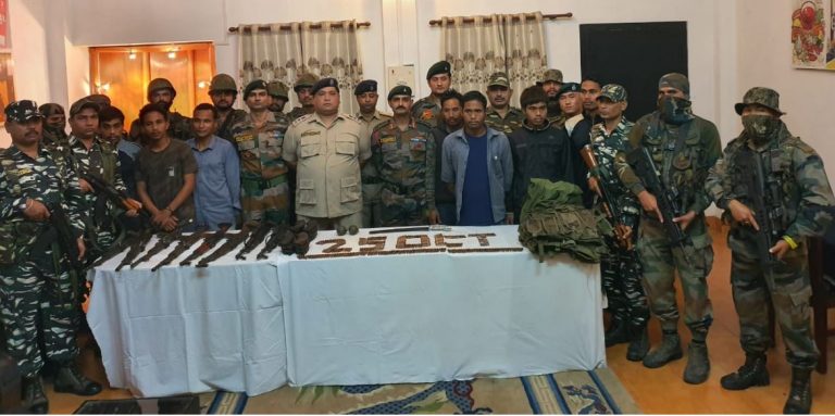 असम में उल्फा-I के 8 उग्रवादियों ने किया आत्मसमर्पण: भारी मात्रा में हथियार बरामद