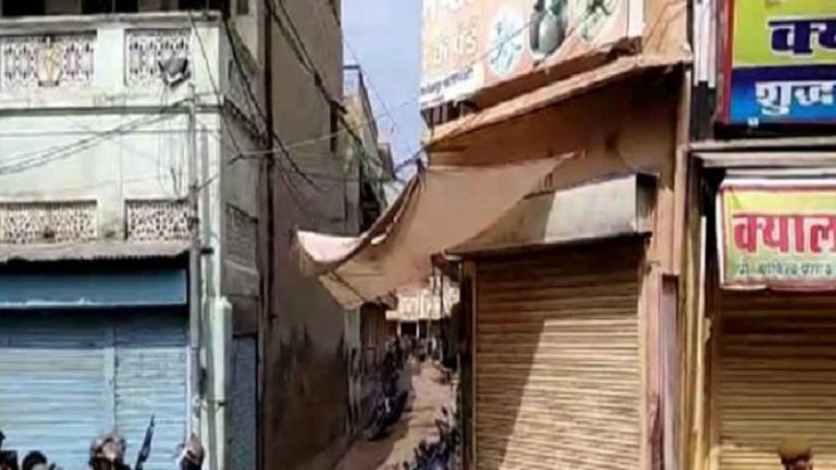 मालपुरा में दुर्गा विसर्जन जुलूस पर हुए पथराव के बाद लगे कर्फ़्यू के दौरान आगजनी, जाँच शुरू