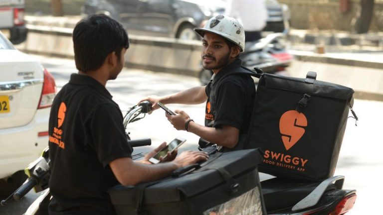 मुस्लिम डिलीवरी बॉय से खाना लेने से इनकार तो FIR, इस्लामी संगठन ने जानकारी कर दी पब्लिक