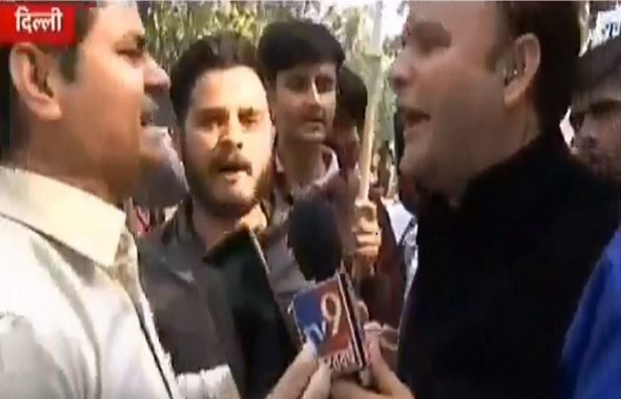 कॉन्ग्रेस कार्यकर्ता, मीडिया से बदसलूकी