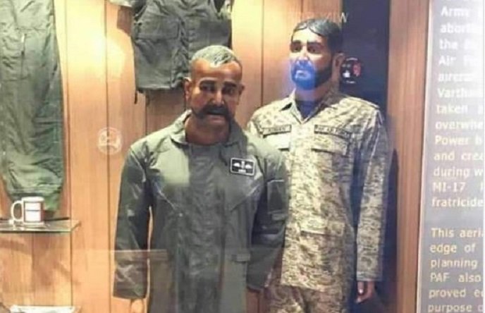 अभिनंदन का पुतला