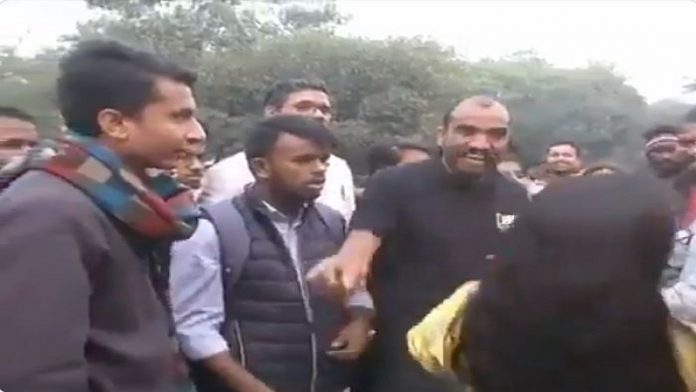 JNU, महिला पत्रकार के साथ बदसलूकी