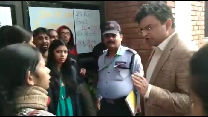 जेएनयू, आनंद रंगनाथन
