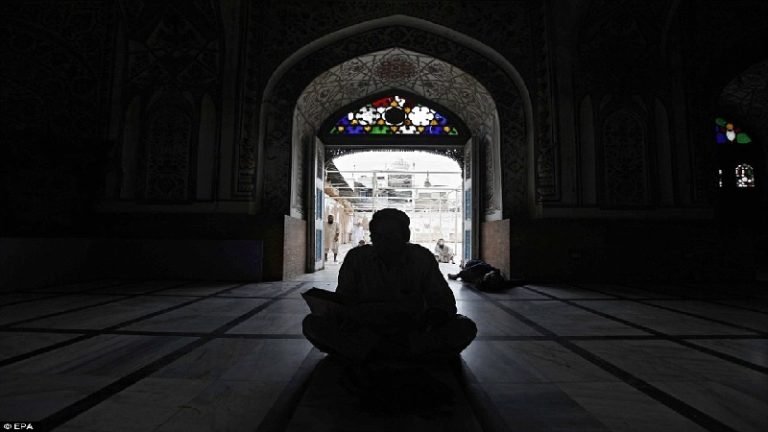 भंग हो सकता है शिया व सुन्नी वक़्फ़ बोर्ड: हाईकोर्ट ने कहा- अपना रुख स्पष्ट करे सरकार