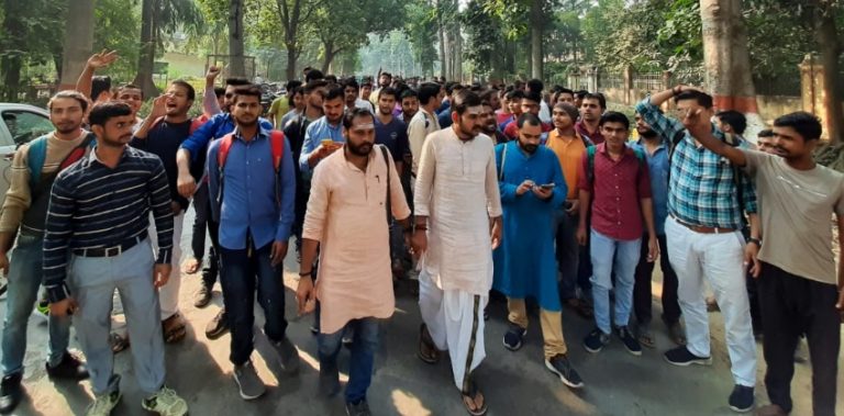 BHU छात्रों की रैली, PMO को ज्ञापन सौंप कहा- महामना के मूल्य और विश्वविद्यालय के संविधान का हो पालन