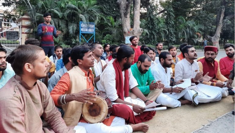 PMO के दखल पर BHU के छात्रों ने धरना को दिया विराम, क्लास और परीक्षाओं का बहिष्कार जारी रहेगा