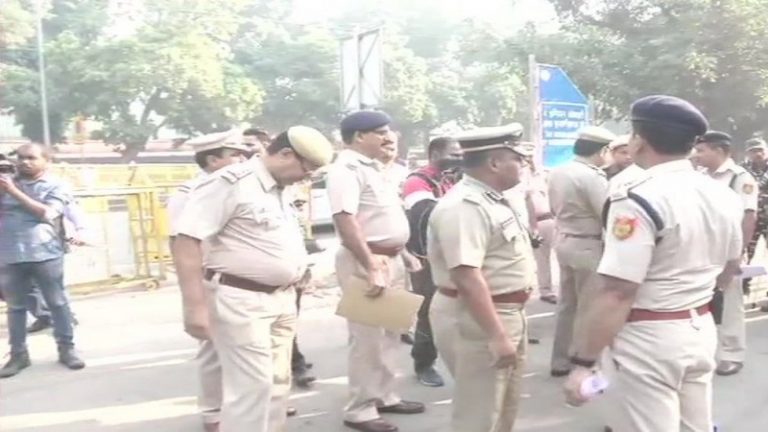 AMU में कक्षाएँ बंद, उपद्रव की आशंका से इंटरनेट बंद: देश के कई शहरों में हाई अलर्ट