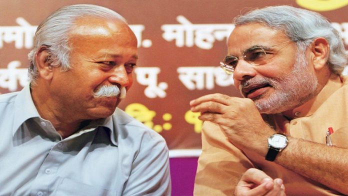 मोहन भागवत के साथ मोदी