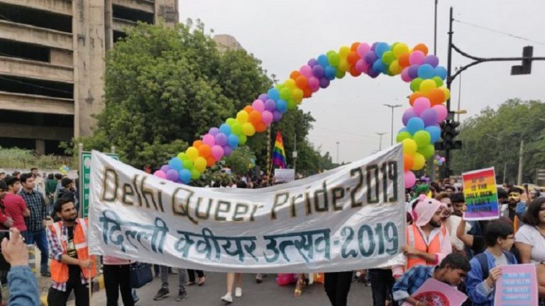 दिल्ली प्राइड परेड: ‘कश्मीर माँगे आज़ादी’, ‘भारत माता को चाहिए गर्लफ्रेंड’ के लगे नारे