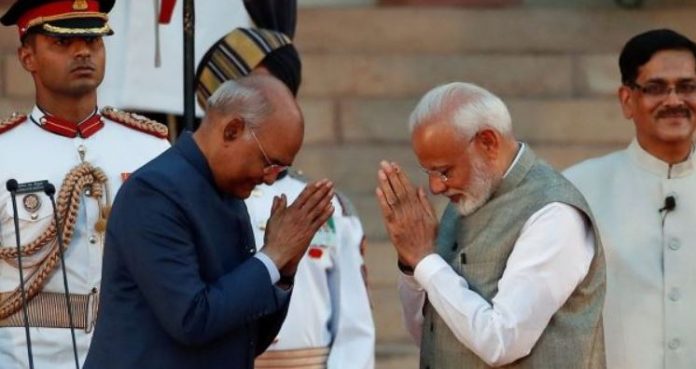 राष्ट्रपति कोविंद के साथ मोदी