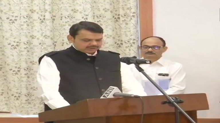 महाराष्ट्र में बड़ा उलटफेर: देवेंद्र फडणवीस फिर बने CM, अजित पवार डिप्टी सीएम