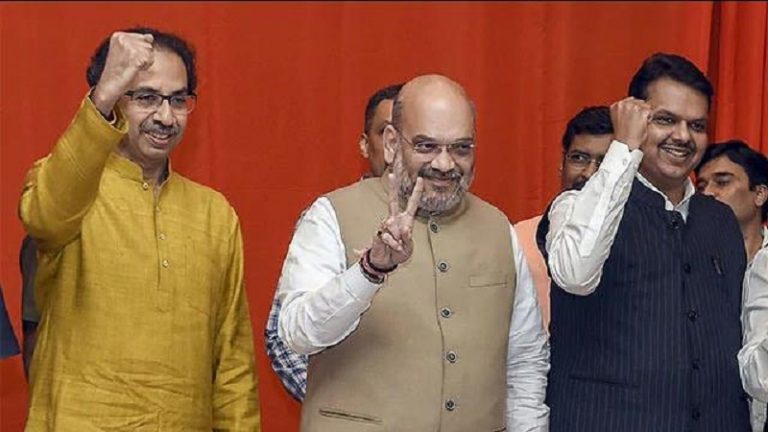BJP-शिवसेना के बीच जारी गतिरोध से उभरे इन विकल्पों को लेकर महाराष्ट्र में बढ़ी हलचल, ‘मातोश्री’ से हटे पोस्टर