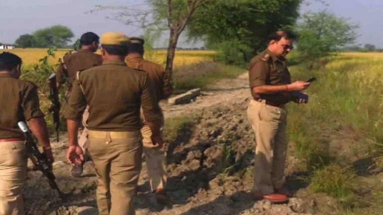 यूपी में साधु वेशधारी युवक की हत्या, आँखें फोड़ खेत में फेंकी लाश