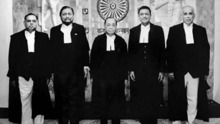 5 जजों की पीठ में से 1045 पन्नों का फैसला किसने लिखा? कानून के जानकार भी आश्चर्य में