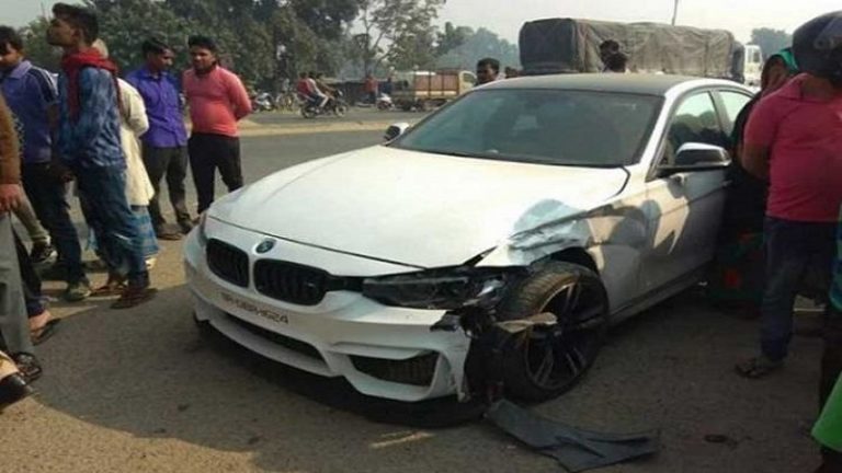 तेज प्रताप यादव के BMW से ड्राइवर निकला और ऑटो वाले को खूब मारा, माँग रहा था ₹180000