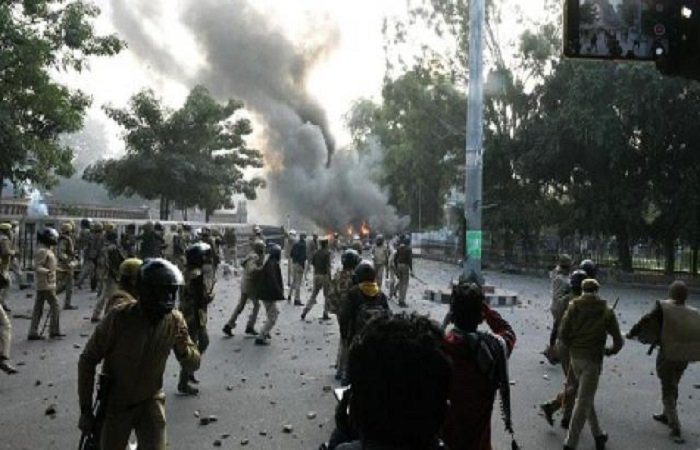 CAA पर UP दंगों की 7 वीडियो: पत्थरबाजी, आगजनी सब है विरोध के नाम पर प्रदर्शन में शामिल