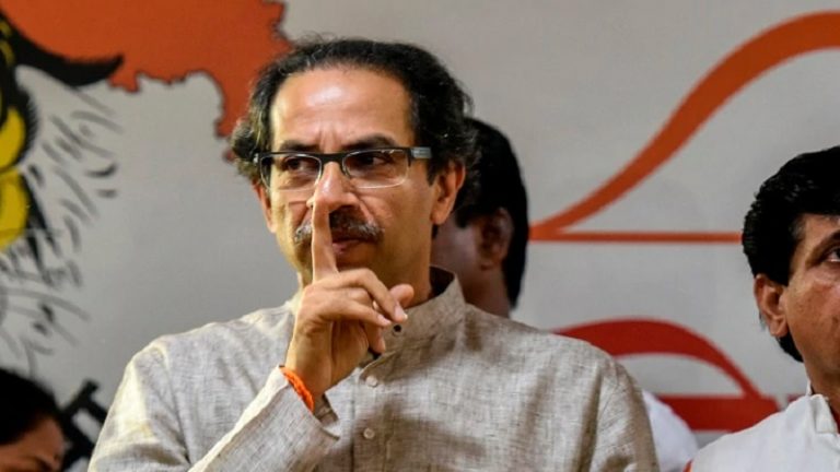 मराठा आंदोलन में हिंसा करने वालों की बल्ले-बल्ले: 3000 लोगों के ख़िलाफ़ केस वापस लेगी ठाकरे सरकार