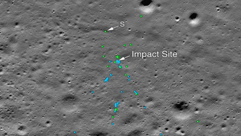 चन्द्रमा पर मिल गया चंद्रयान-2 के विक्रम लैंडर का मलबा, NASA ने जारी की तस्वीरें