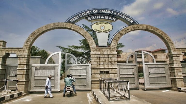 पहली बार J&K में देश भर के लोगों के लिए निकली वैकेंसी, जानिए नौकरी के लिए कैसे करें आवेदन