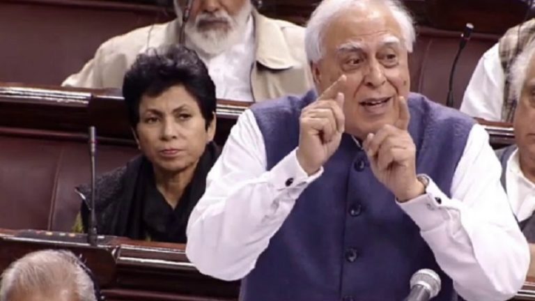 कपिल सिब्बल ने वीर सावरकर के गलत बयान का संसद में किया जिक्र