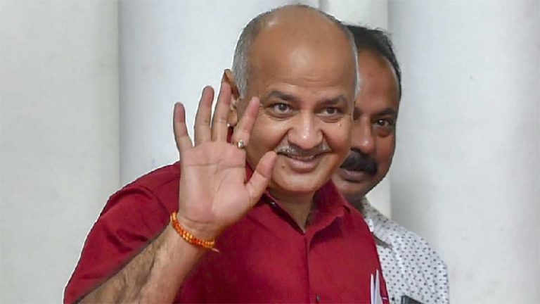 पुलिस ने लगाई बसों में आग: अमानतुल्लाह का बचाव करने के लिए सिसोदिया ने फैलाया झूठ