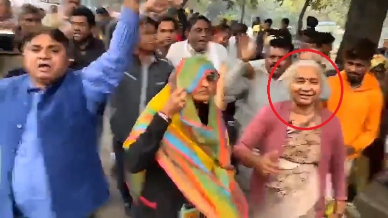 CAA विरोधी मेधा पाटेकर को शरणार्थियों ने खदेड़ कर भगाया, कहा- हिम्मत है तो Pak में रह कर दिखाओ