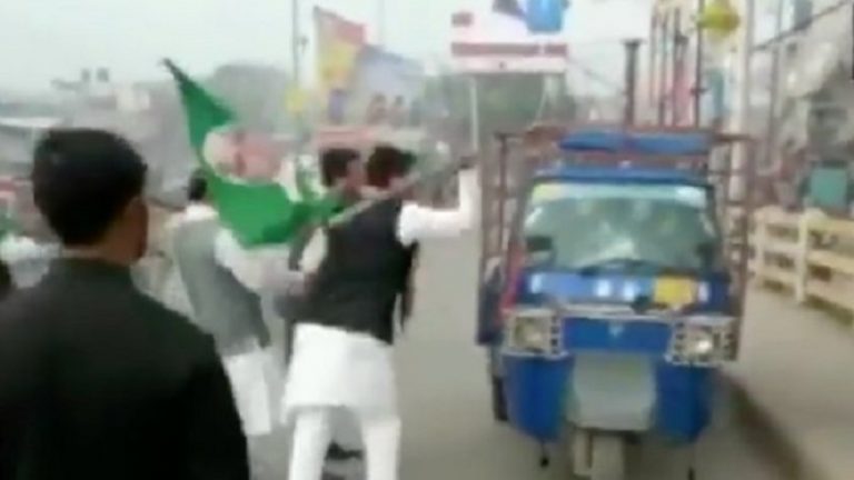 ऑटो में बच्ची बैठी हो या औरत… हम तो डंडे बरसाएँगे: लालू यादव की पार्टी के नेताओं की गुंडई