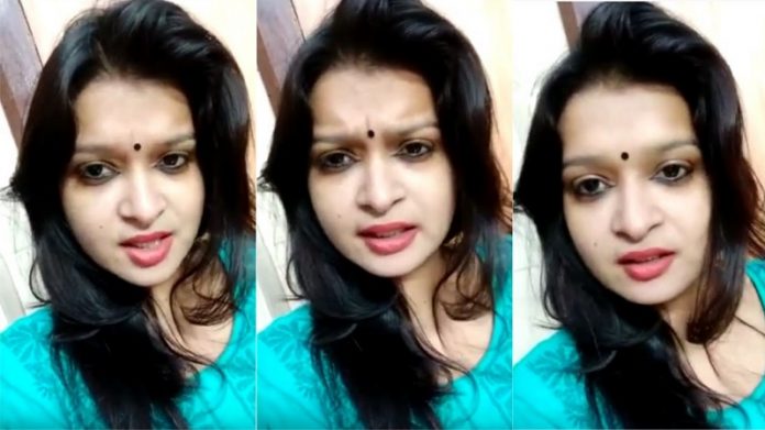 ऊर्वी सिंह, कागज नहीं दिखाएँगे