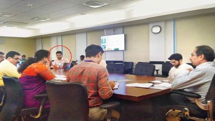 उद्धव ठाकरे, वरुण सरदेसाई