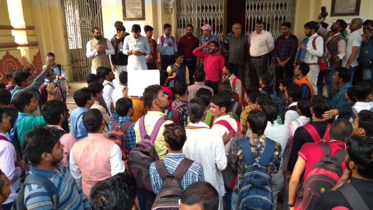 BHU प्रशासन को दी गई मुहलत समाप्त: उच्च स्तरीय जाँच की माँग के साथ छात्रों ने लगाए ये आरोप