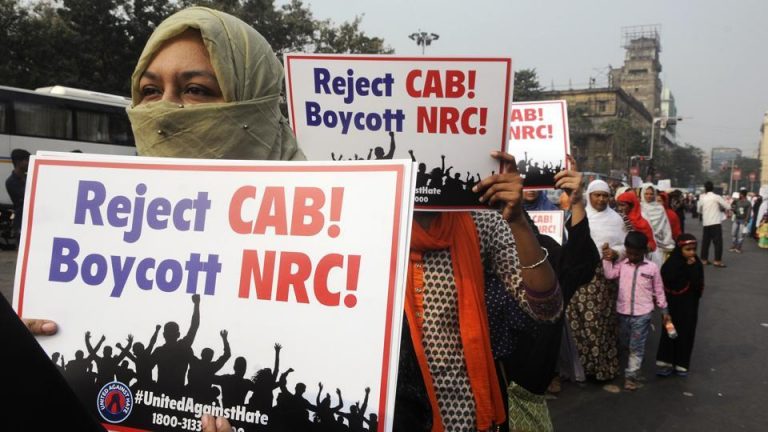 CAB पर जुमे की नमाज के बाद कई जगह पत्थरबाज़ी, आगजनी और हिंसा की खबरें