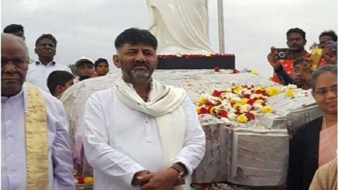 डीके शिवकुमार, ईसा मसीह की प्रतिमा
