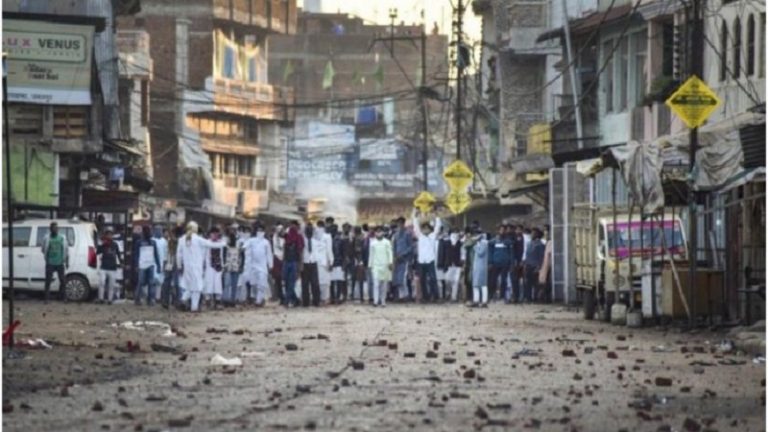 दंगाई भीड़ में शामिल 7-14 साल के बच्चों ने की पत्थरबाज़ी, जबलपुर के SP का चौंकाने वाला ख़ुलासा