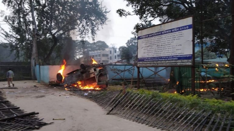 ‘10000 मुस्लिमों ने बेलदांगा में BDO का दफ्तर घेरा, लगाई आग, पत्नी ने किसी तरह बचाई जान’