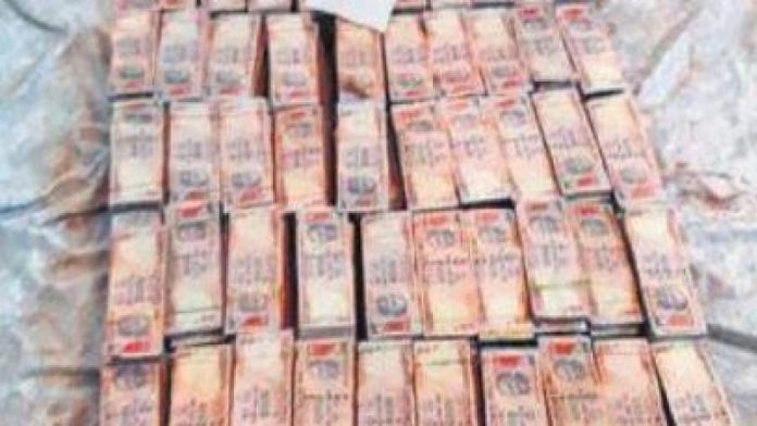 DMK, छापेमारी, पुराने नोट