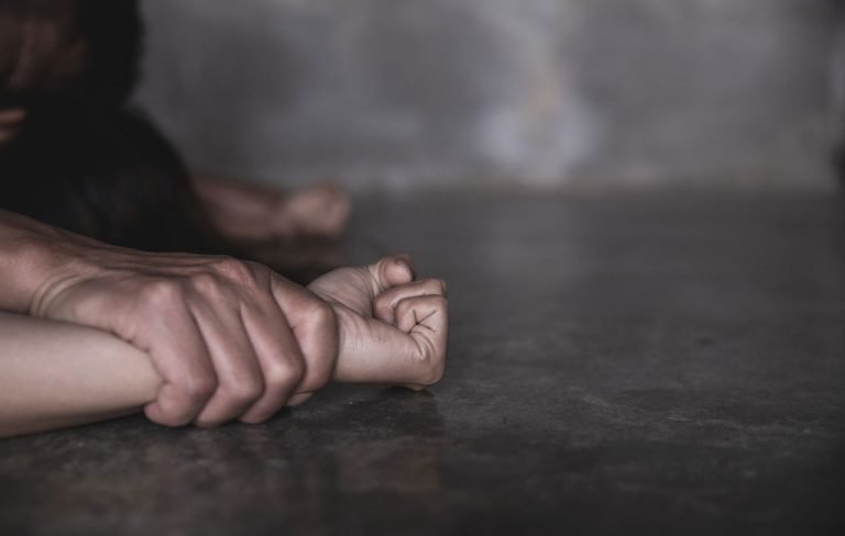 बेहोश करके किया 19 साल की लड़की का रेप: प्राइवेट पार्ट में घुसा दी लोहे की रॉड, आरोपित गिरफ्तार